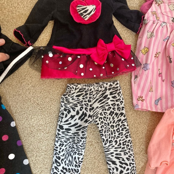 Lot of FIVE Our Generation doll outfits and 1 extra top - Picture 5 of 10